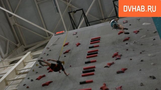 Трассу идентичную чемпионату мира прошли скалолазы в Комсомольске смотреть онлайн