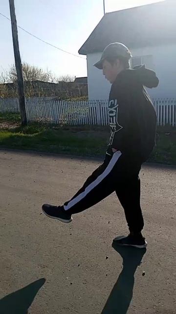 крутач танцует смотреть онлайн