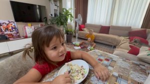 Целый день провела с любимыми внуками, а вечером в гости!