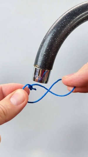 Обязательно запомните эту хитрость! Как легко и быстро открутить аэратор с помощью вилки?