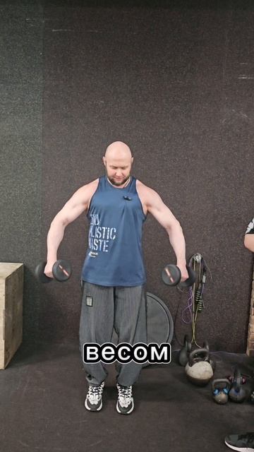 Так как правильно делать махи с гантелями? смотреть онлайн