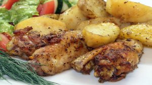 Куриные крылышки с картофелем в духовке