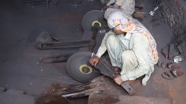 Процесс изготовления фэнтезийного меча из стали смотреть онлайн