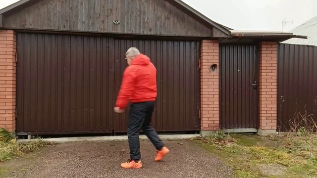 Упражнения с палкой Тайцзи Бань в деревне (4) смотреть онлайн