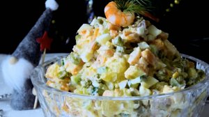 Оливье с креветками — салат, который идеально подходит для праздников.