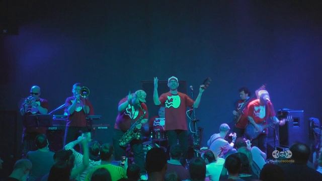 Мамульки бенд - Тофик (live Джао Да, Ярославль) смотреть онлайн