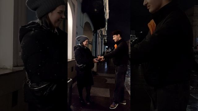 ТАНЦОР САША ТАНЦУЕТ С ШКОЛЬНОЙ ПОДРУГОЙ смотреть онлайн