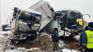 Момент ДТП с участием автобуса и рефрижератора под Белогорском