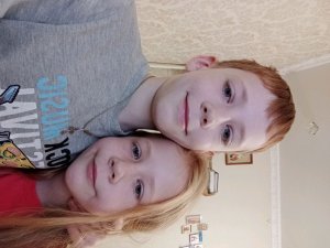 общаюсь со зрителями вместе с сестрой