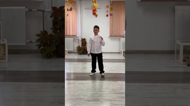 Архипов Егор, ученик Фонда «Планета Знаний» выступал на концерте, посвященному дню учителя.