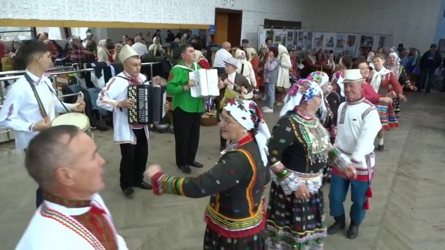 Марийский танец. Радуют А. Сайпанов и С. Зайнитдинов. ШИЙ МУНДЫРА. Видео Василия Хайбуллина смотреть онлайн