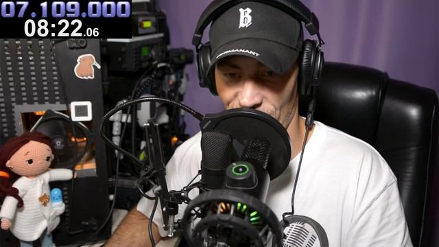 А потом они жалуются, что все старые радиолюбители умерли, а молодых нет, с кем можно поговорить смотреть онлайн