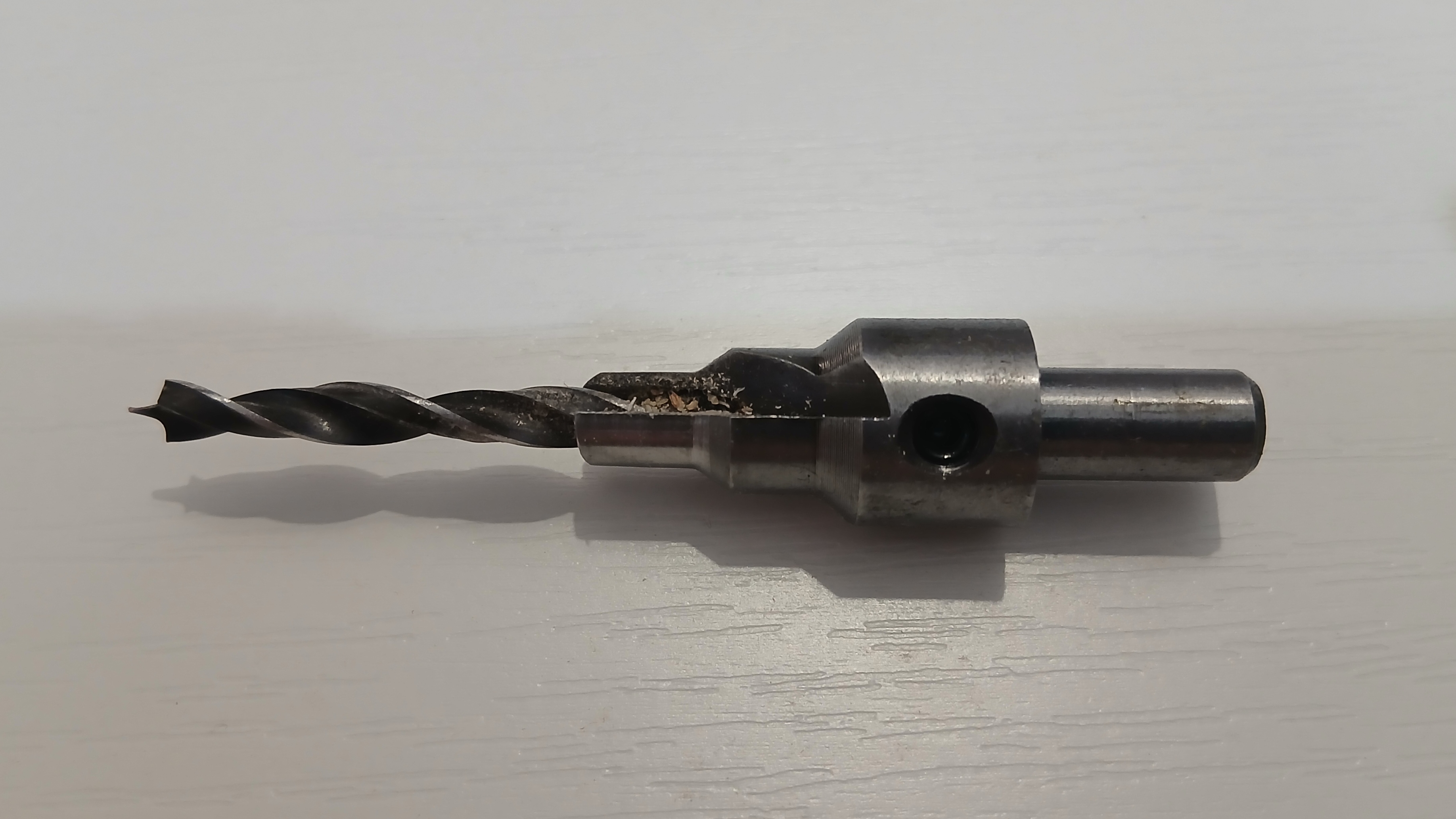 Рассказываю с помощью чего можно сделать отверстия под конфирмат смотреть онлайн