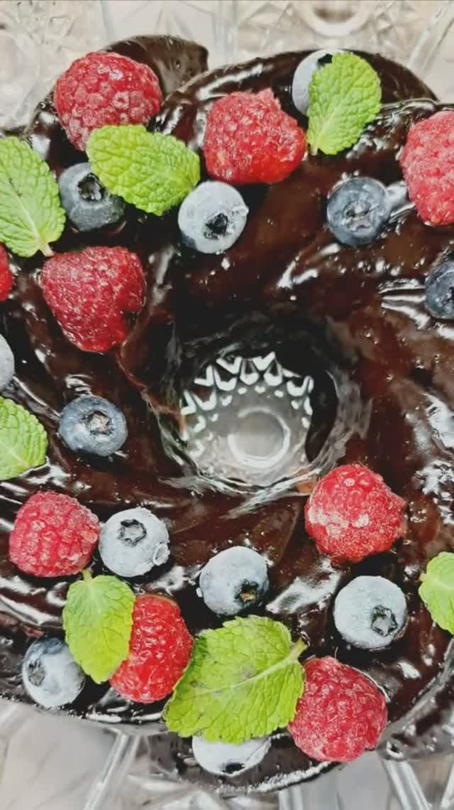 Вкуснейший шоколадный кекс в шоколаде!🍫🍫🍫 смотреть онлайн