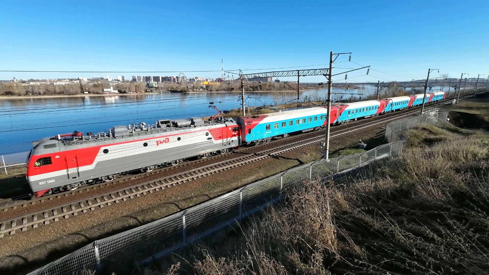 Поезда РЖД в Иркутске осенью 2025: грузовые и пассажирские поезда в Сибири (Часть-3) смотреть онлайн