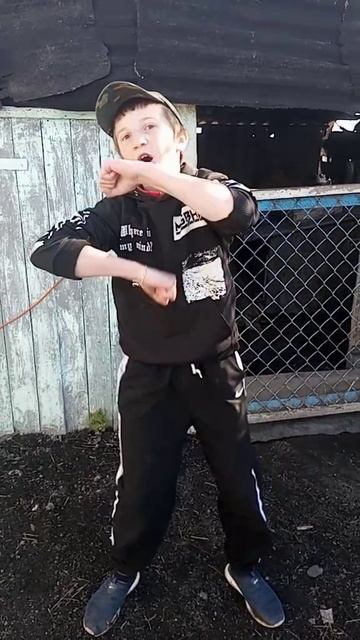 Макс крутач танцует смотреть онлайн