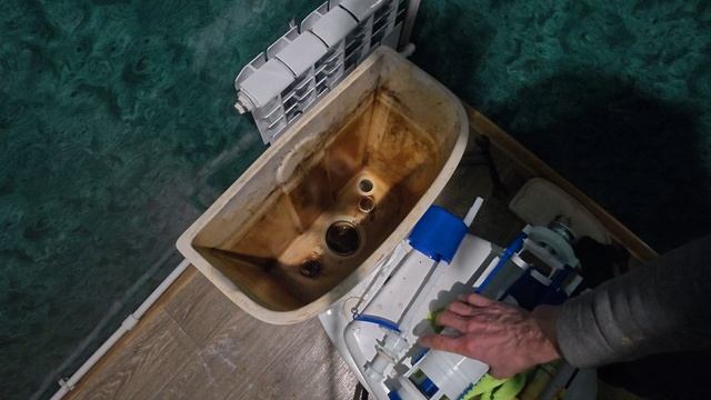 Арматура для унитаза. Замена арматуры без снятия бачка