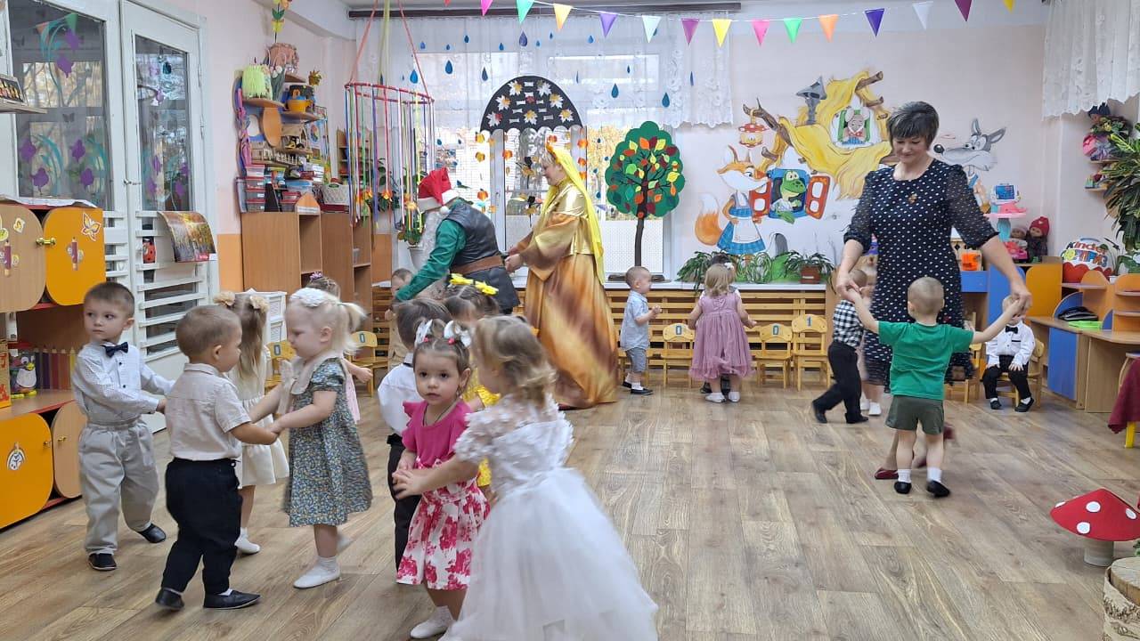 Осенний праздник в группе раннего возраста "Сказка" смотреть онлайн