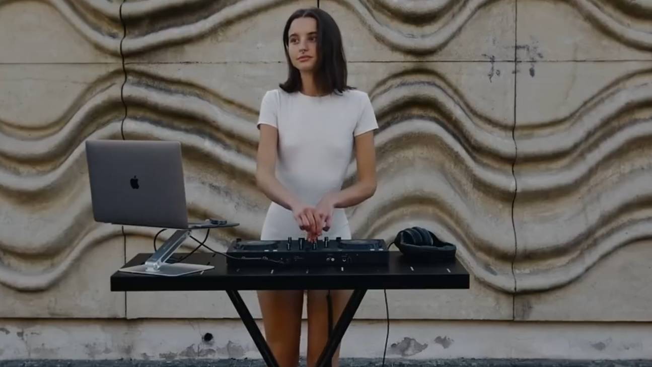 Klaudia Kováčová STREET STYLE - chill mix with vibes of Flume, A$AP ROCKY, OTIOT смотреть онлайн