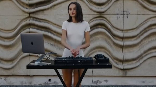 Klaudia Kováčová STREET STYLE - chill mix with vibes of Flume, A$AP ROCKY, OTIOT