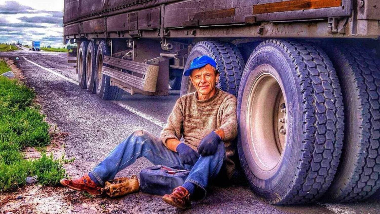 Исповедь дальнобойщика. Стихи: Сергей В. Музыка и исполнение: Пётр Масленников. Монтаж: О.Касьян смотреть онлайн