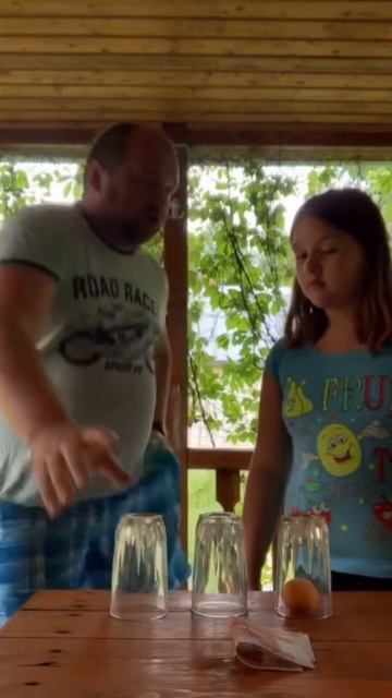 Это было очень сложно. Но хитрая дочка справилась. смотреть онлайн