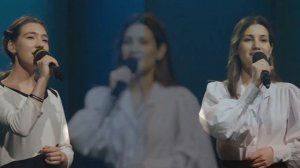 “Молитва”. Лола Кафтанова и Аделина Гилячева