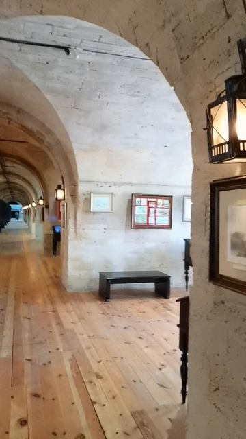 Внутри "Михайловской батареи" в Севастополе. смотреть онлайн