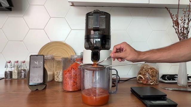 Тест: отжим моркови в соковыжималке Hurom E50ST смотреть онлайн