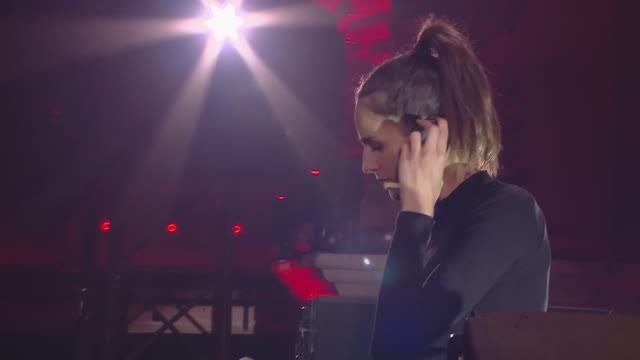 Brina Knauss Tomorrowland Winter 2024 смотреть онлайн