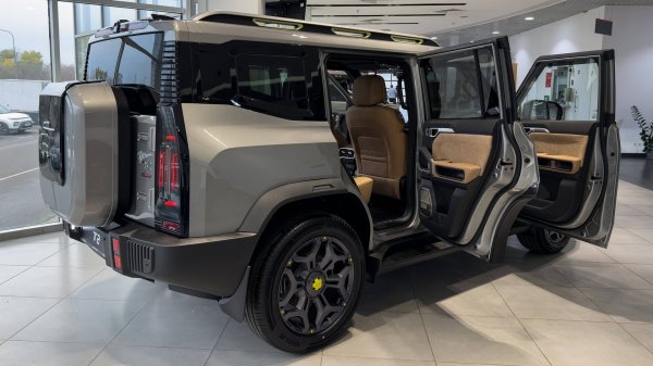 JETOUR T2 (2025) - Бюджет или роскошь? Оцениваем дизайн китайского Defender