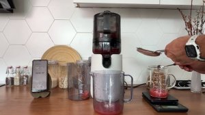 Тест: отжим томатов в соковыжималке Hurom E50ST