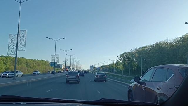 С хорошей музыкой по городу со мной.... смотреть онлайн