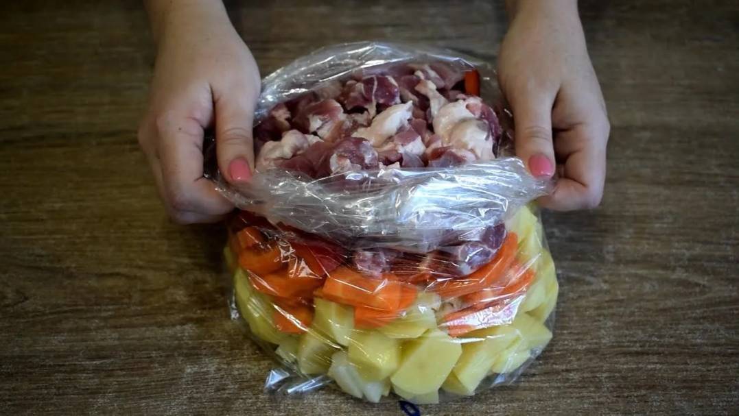 Как же это вкусно! Просто складываю все в рукав и в духовку! Рецепт быстрого ужина смотреть онлайн