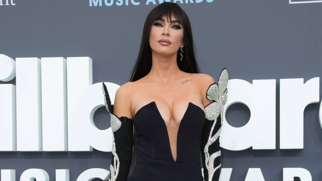 Похвасталась фигурой: Меган Фокс вышла в свет впервые после рождения дочери