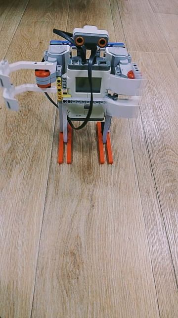 робот боксёр