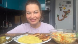 МУКБАНГ/ ПЮРЕ, КОТЛЕТЫ , ВИТАМИННЫЙ САЛАТ/MUKBANG ЕДА ОБЖОР