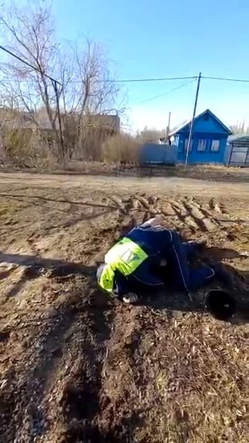 Мент задушил работягу смотреть онлайн