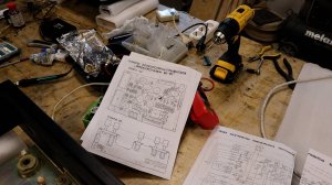 В мастерской №60. Пытаюсь собрать хоть одну...