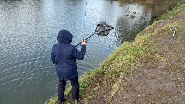 Поимка на блесну с подсадкой «доширака» смотреть онлайн