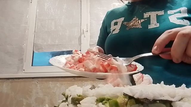 ПРОДУКТОВЫЕ ПОКУПКИ/ГОТОВЛЮ ТОРТ ЛЕНИВЫЕ РОЛЛЫ смотреть онлайн