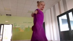 танцую польку  повтаряйте за мной