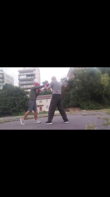 Боковий лівий зі стрибка: як бити