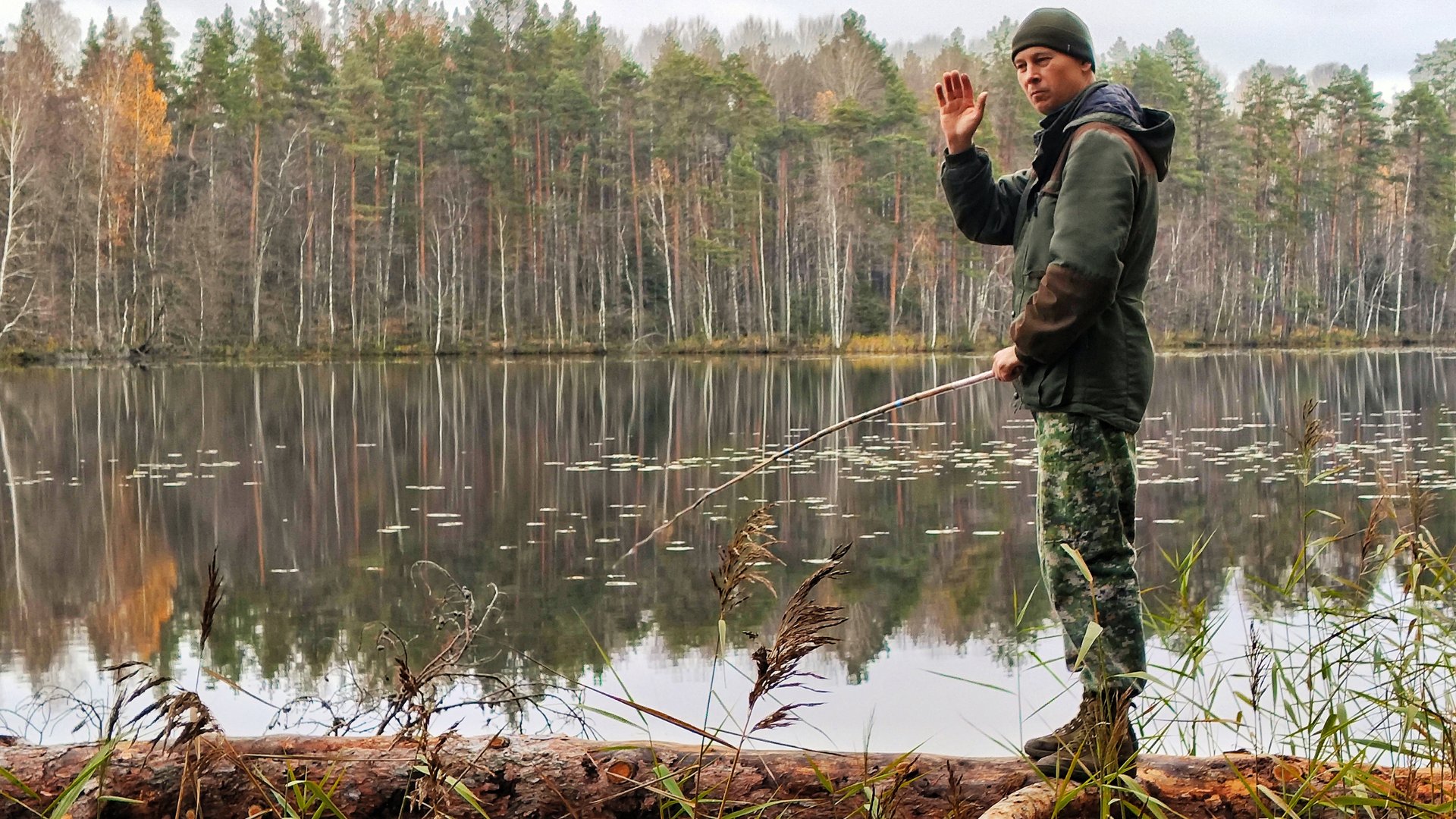 Рыбалка в Тайге. Поездка на Ведьмино Озеро. Окуни гнут удочки. смотреть онлайн