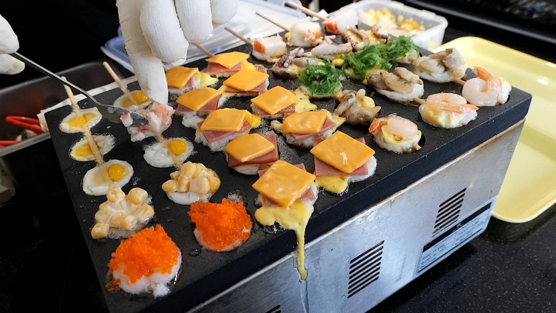 Шашлычки из перепелиных яиц в тайском стиле с различными начинками. Корейская уличная еда смотреть онлайн