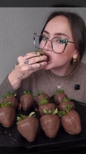 клубника в шоколаде асмр