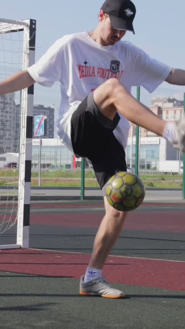 УГАДАЙ ФУТБОЛЬНЫЙ ТРЮК смотреть онлайн