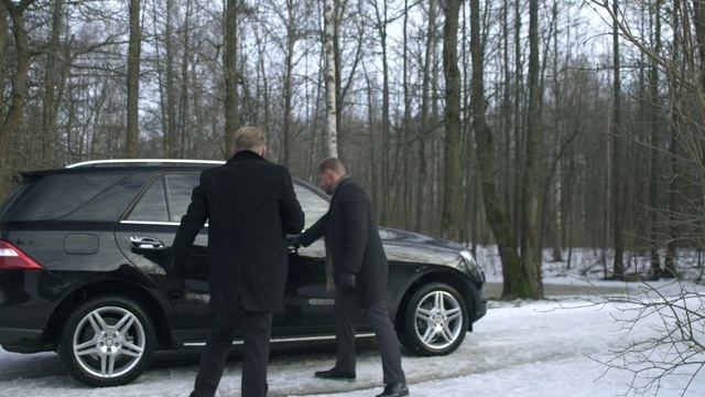 Трое в лифте, не считая собаки (2017) Иронический детектив 1 серия смотреть онлайн