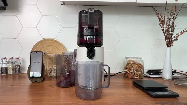 Тест: отжим свеклы в соковыжималке Hurom E50ST смотреть онлайн