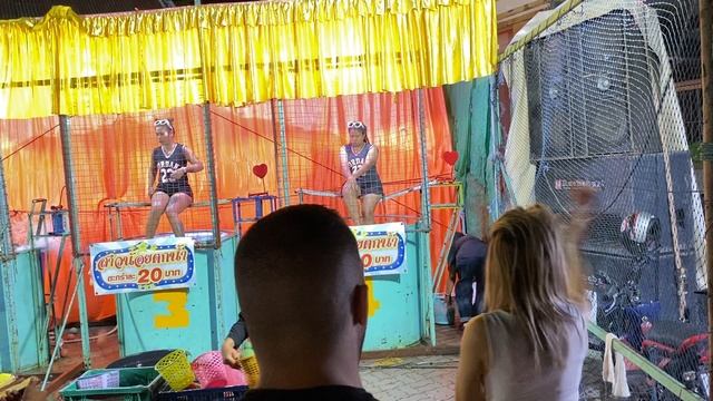 Таиланд. Пхукет. Любимая игра. Телки намокли.